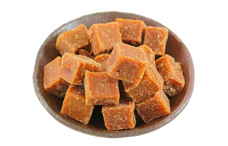 পাচনকারী এনজাইমের সংখ্যা বৃদ্ধি করে গুড়। আমাশয়জনিত সমস্যার সমাধানেও এটি অত্যন্ত কার্যকরী।