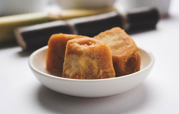 রক্ত পরিশোধন করতে গুড় দারুণ উপকারী। রক্তে হিমোগ্লোবিনের পরিমাণও বৃদ্ধি করে গুড়।