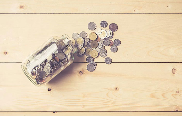 টাকা-পয়সা : নিজের টেবিলের ড্রয়ারে, মাসের শুরুতেই কিছু টাকা জমিয়ে রাখুন। অফিসের কোনো কাজ ছাড়া সেই অর্থ খরচ করবেন না।