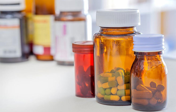 প্রয়োজনীয় কিছু ওষুধ : কাজ করতে করতে মাথা ব্যথা, বা লাঞ্চে করার পরে পেটের সমস্যা— হাতের সামনে রেখে দিন কিছু চেনা ঔষধি।