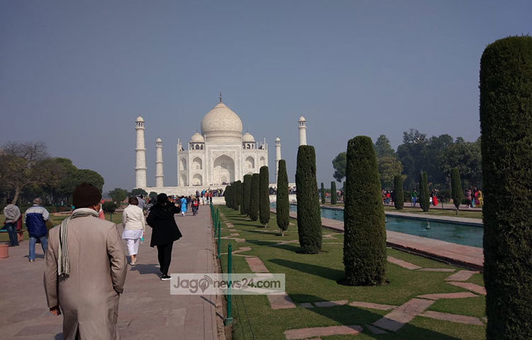 তাজমহলকে মুঘল স্থাপত্যশৈলীর একটি আকর্ষণীয় নিদর্শন হিসেবে মনে করা হয়। ছবি : জাগো নিউজ