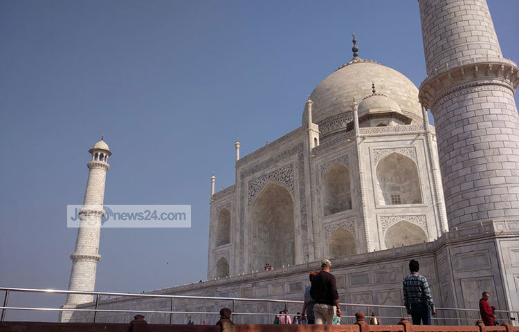 তাজমহলকে ১৯৮৩ সালে ইউনেস্কো বিশ্ব ঐতিহ্যবাহী স্থান হিসেবে তালিকাভুক্ত করে। এমনকি বিশ্বের সপ্তম আশ্চর্যের অন্যতম তাজমহল। ছবি : জাগো নিউজ