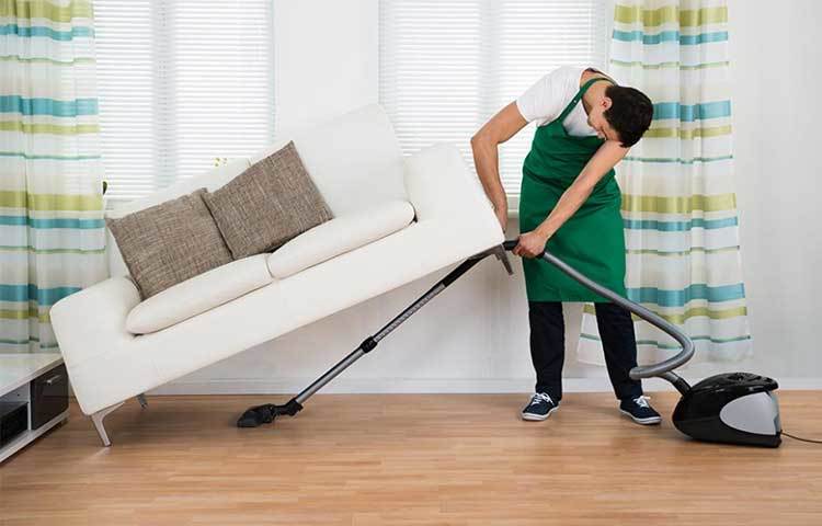 বাড়ির চাকরদের সঙ্গে এমন আচরণ করবেন না, যাতে তর্কের পরিস্থিতি তৈরি হয়।