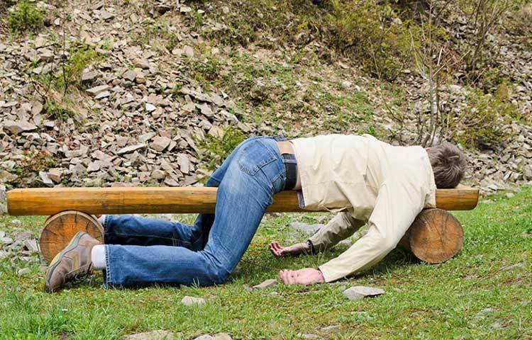 নেশাগ্রস্ত মানুষের সঙ্গে তর্ক করবেন না।