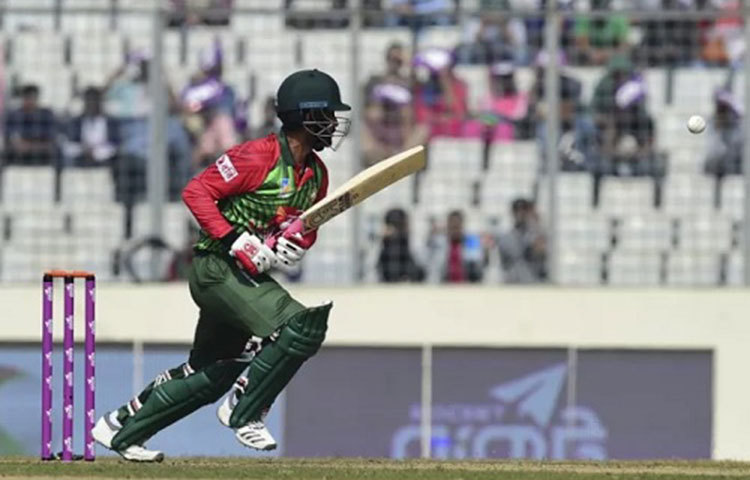 মিরপুরে জিম্বাবুয়ের বিরুদ্ধে ম্যাচে ৭৬ রানের ইনিংস খেলার সুবাদেই নয়া নজির গড়লেন তামিম।