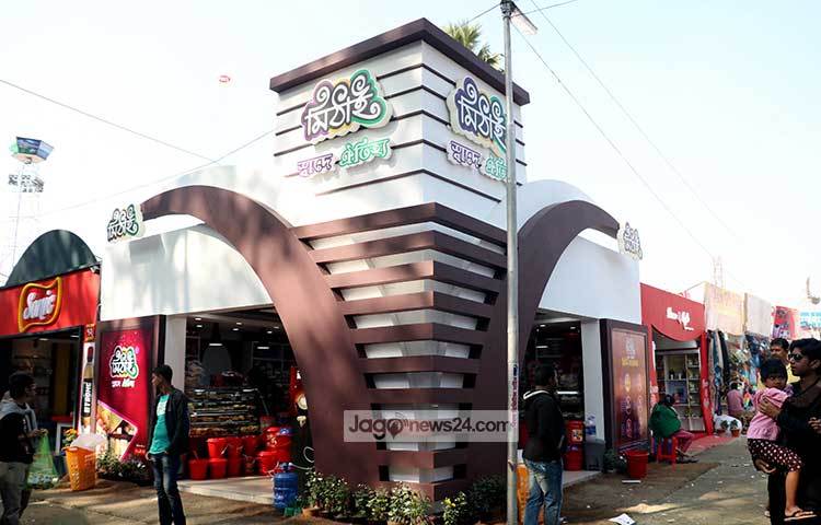 ‘স্বাদে ঐহিত্য’ এই স্লোগানে মিষ্টান্ন উৎপাদন ও বিপনন করছে মিঠাই। বাণিজ্য মেলাতে মিঠাইয়ের স্টল। ছবি : মাহবুব আলম
