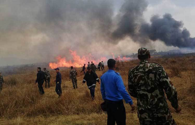 বিমান বিধ্বস্তের পর আগুনের কুণ্ডলী দেখা যাচ্ছে।