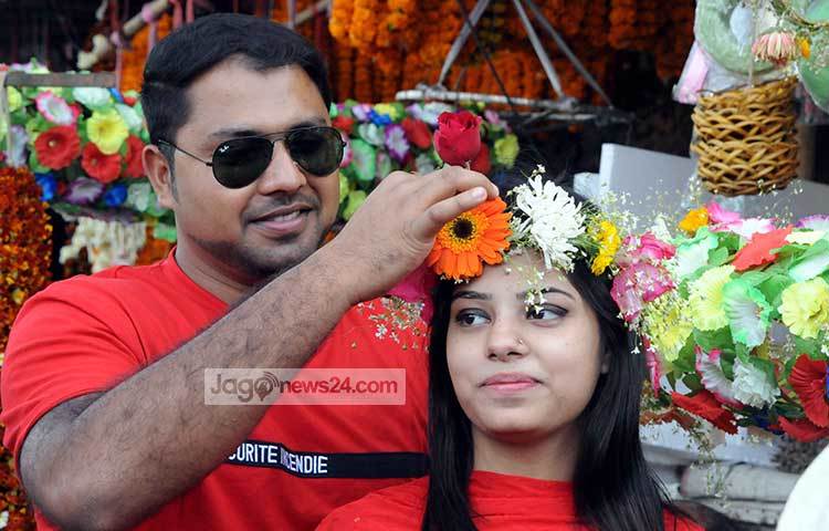 এই প্রহর শুধু ভালোবাসার। এ ভালোবাসা যেন কিছুতেই হারিয়ে না যায়। ছবি : বিপ্লব দিক্ষিৎ