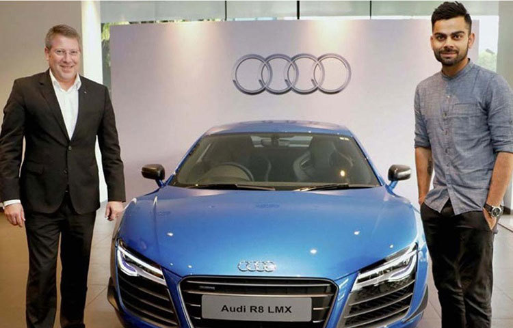 বিরাটের খুবই প্রিয় গাড়ি অডি। এই লাক্সারি গাড়ির বেশ কয়েকটি এডিশন রয়েছে তার গ্যারেজে। একটি অডি আর এইট এলএমএক্স লিমিটেড এডিশনের মালিক বিরাট। নীল রঙের এই লাক্সারি অডির দাম ২ কোটি ৯৭ লাখ টাকা।