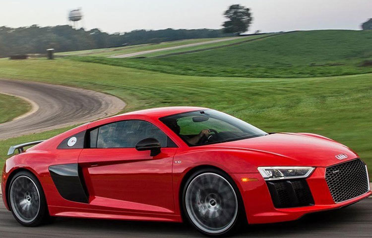 অডির আরও একটি এডিশন, আর এইট ভি টেন প্লাস রয়েছে বিরাটের কাছে। প্রায় ২ কোটি টাকা দামের এই গাড়িটিতে ৫.২ লিটার ভি টেন ইঞ্জিন রয়েছে।