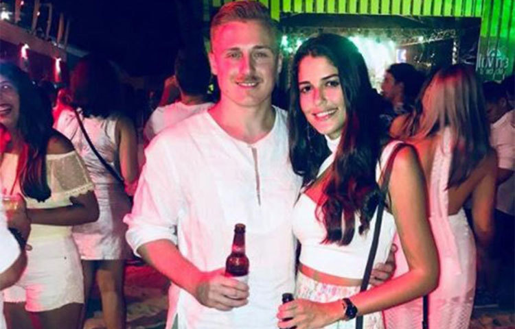 বর্তমানে জার্মানির বাসিন্দা মারসেল রেইমারের সঙ্গে সম্পর্ক করছেন ইজাবেল।