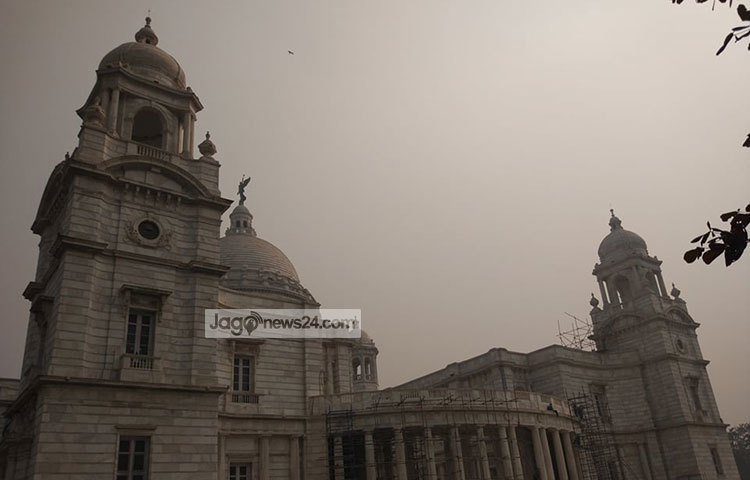 আগাগোড়া শ্বেত পাথরের তৈরি ইংল্যান্ডের মহারানি ভিক্টোরিয়ার নামে এই স্মৃতিসৌধটি বর্তমানে একটি জাতীয় প্রদর্শশালা। সেই সঙ্গে কলকাতার অন্যতম গুরুত্বপূর্ণ পর্যটন কেন্দ্র হিসেবে বিবেচিত। ছবি : জাগো নিউজ