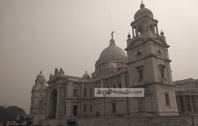 ভিক্টোরিয়া মেমোরিয়াল হলের সর্বোচ্চ গম্বুজে বিউগল-ধারিণী বিজয়দূতীর একটি কালো ব্রোঞ্জমূর্তি রয়েছে। ছবি : জাগো নিউজ