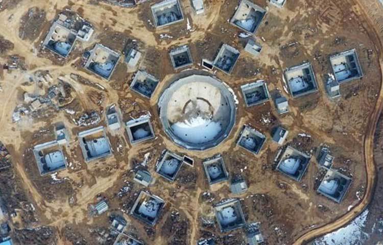 হেনান প্রদেশের এই গুহা ঘরগুলোতে এখনো হাজার তিনেক মানুষ বসবাস করেন। জানা গেছে, এই বাসিন্দাদের অন্তত ছয় প্রজন্ম এখানে বসবাস করছেন।