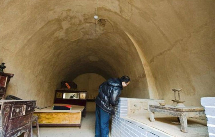 এই ঘরগুলো মাটি থেকে ২২-২৩ ফুট গভীরে তৈরি করা। এগুলো লম্বায় ৩৩ থেকে ৩৯ ফুট পর্যন্ত হয়ে থাকে।