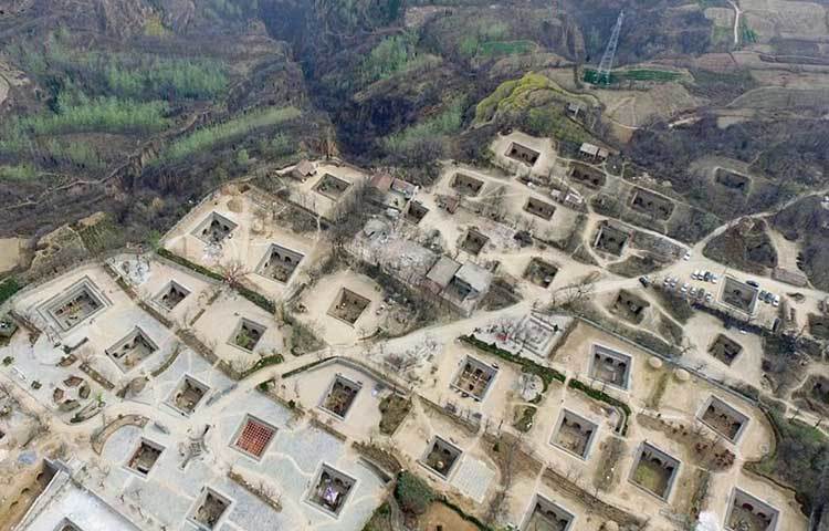 বর্তমানে এইসব গুহা ঘরগুলোতে বিদ্যুত সংযোগসহ সব আধুনিক ব্যবস্থা রয়েছে। স্থানীয়দের দাবি, ভূমিকম্পেও ক্ষতিগ্রস্ত হয় না এই ঘরগুলো। ২০১১ সাল থেকে এই গ্রামটির সংরক্ষণের ব্যবস্থা করেছে প্রশাসন।