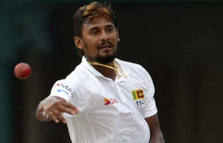 নিউজিল্যান্ডের সঙ্গে হ্যামিল্টন টেস্টের প্রথম দিনেই প্রায় শেষ হতে চলেছিল শ্রীলঙ্কার প্রথম ইনিংস। আট উইকেটে ২৮৮ শ্রীলঙ্কার রান। বল করছিলেন নিল ওয়েগনার। ভাগ্য বোধ হয় শ্রীলঙ্কার সঙ্গেই ছিল। ব্যাটসম্যান লকমলের উইকেটে বল লাগলেও স্ট্যাম্প না পড়ায় আউট হননি তিনি।