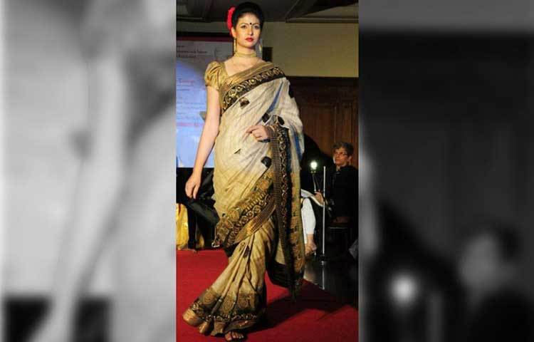 হাসিন খুবই ধর্মপরায়ণ।