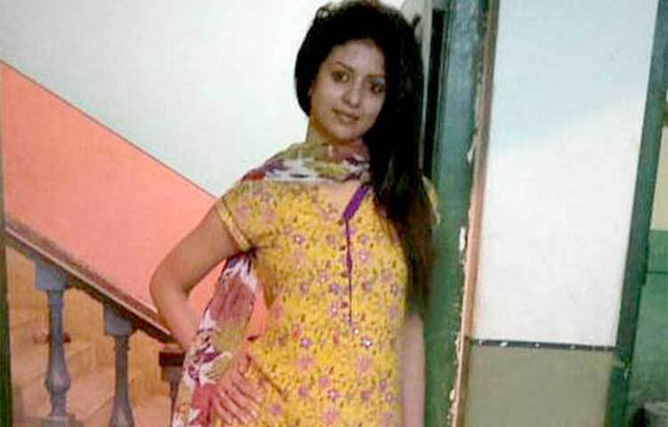 এক সর্বভারতীয় সংবাদমাধ্যমের প্রতিবেদন থেকে জানা গিয়েছে, সামির আগেও অন্য একজনের সঙ্গে বিয়ে হয়েছিল হাসিনের। কিন্তু সেই বিয়ে টেকেনি।