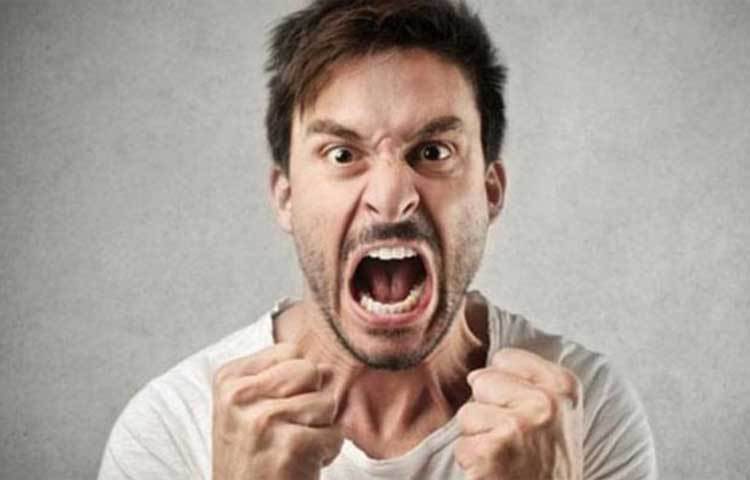 রাগ : বিহেভিয়ারাল মেডিসিন জার্নালে প্রকাশিত একটি গবেষণায় বলা হয়েছে যে, অতিরিক্ত রাগ করলে শরীরে কর্টিসল নামের একটি হরমোনের নিঃসরণ হয়। এই হরমোনটি শরীরের বয়স বাড়ার গতি বাড়িয়ে দিতে গুরুত্বপূর্ণ ভূমিকা নেয়।