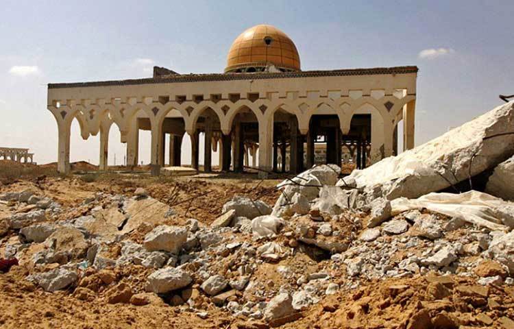 গাজার ইয়াসির আরাফাত আন্তর্জাতিক বিমানবন্দর। ২০০১ সালে ইজরায়েলের বোমাবাজিতে পুরোপুরি ধ্বংস হয়ে যায় বিমানবন্দরটি। এরপর থেকে এই বিমানবন্দরে আর কোনো বিমান ওঠানামা করেনি।