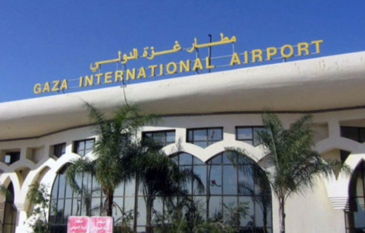 গাজার আন্তর্জাতিক বিমানবন্দর। ২০০১ সালে ইজরায়েলের বোমাবাজিতে পুরোপুরি ধ্বংস হয়ে যায় বিমানবন্দরটি। এরপর থেকে এই বিমানবন্দরে আর কোনো বিমান ওঠানামা করেনি।