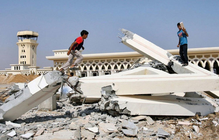 তারপর থেকেই ওই বিমানবন্দর পরিত্যক্ত। রানওয়ের অবস্থাও শোচনীয়। ফলে বর্তমানে গাজায় কোনো বিমানবন্দরই নেই।