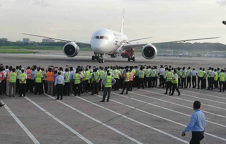 এখন থেকে দেশের বিমান যাত্রীরা সর্বাধুনিক প্রযুক্তিসম্বলিত ‘আকাশবীণা’র সেবা পাবে।