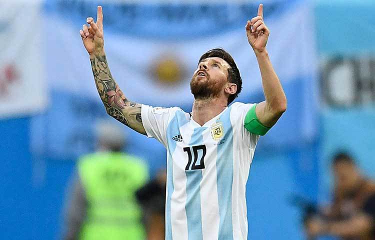 প্রথম দুই ম্যাচে তেমন কিছুই করতে পারেননি। কিন্তু মহা গুরুত্বপূর্ণ নাইজেরিয়া ম্যাচে গোল করে ছন্দে ফিরেছেন লিও মেসি। আর ছন্দে থাকা মেসি যে কতটা ভয়ঙ্কর, তা আর বলার অপেক্ষা রাখে না।