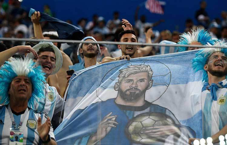 এবার পালা নক আউটের। যেখানে মেসিদের প্রথম প্রতিপক্ষ ফ্রান্স। তেমন একটা ছন্দে কিন্তু নেই পোগবারাও। তাই প্রি কোয়ার্টারের বাধা পেরতে সমস্যা হওয়ার কথা নয় আর্জেন্টিনার।