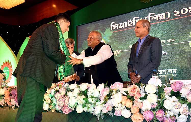 দেশের অর্থনীতিতে গুরুত্বপূর্ণ অবদান রাখার স্বীকৃতিস্বরূপ আহসান খান চৌধুরীরকে সিআইপি মর্যাদা দেয়া হয়। ছবি : বিপ্লব দিক্ষিৎ