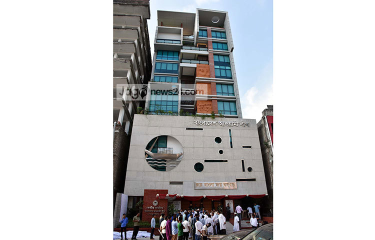 দেশের স্বাধীনতা-সংগ্রামে নেতৃত্বদানকারী দল বাংলাদেশ আওয়ামী লীগের কেন্দ্রীয় কার্যালয়। ২৩ জুন শনিবার সকাল ১০টায় উদ্বোধন করা হবে। ছবি : বিপ্লব দিক্ষিৎ