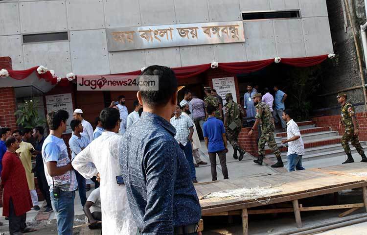 কেন্দ্রীয় কার্যালয়টি উদ্বোধন উপলক্ষে কঠোর নিরাপত্তা বলয় তৈরি করা হয়। ছবি : বিপ্লব দিক্ষিৎ