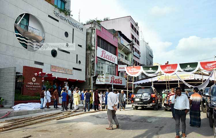 আওয়ামী লীগের কেন্দ্রীয় কার্যালয়ের সামনের অংশ। ছবি : বিপ্লব দিক্ষিৎ