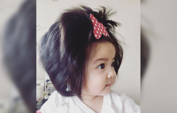 এখনও পর্যন্ত ৪০টিরও বেশি ছবি পোস্ট হয়েছে বেবি চাকোর। এবং সম্প্রতি একটি ভিডিও পোস্ট হয়েছে যেখানে চাকোর মাথার চুল কাটা হচ্ছে।