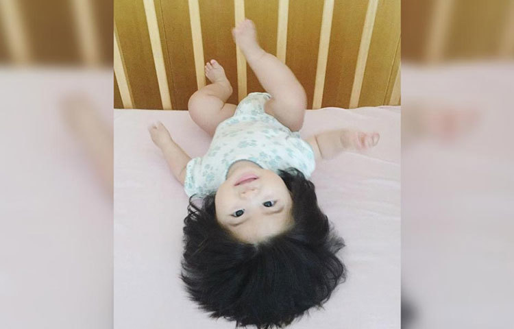 খেলার ছলে চাকো। দুষ্টুমিতে মেতেছে সে।