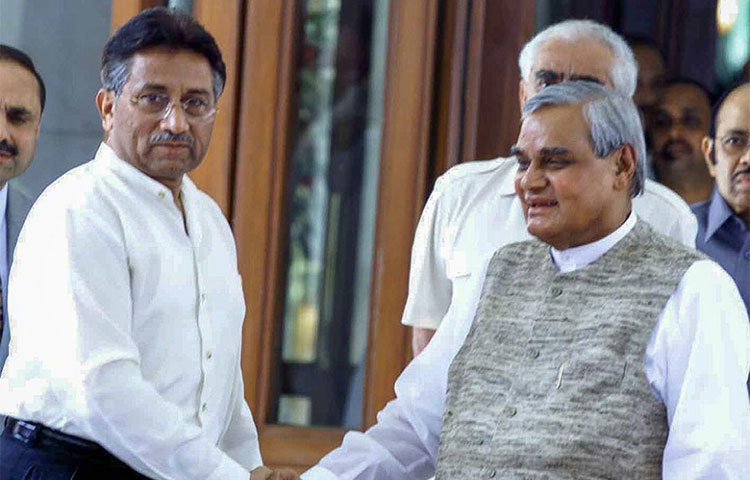 দিল্লি-লাহোর বাসযাত্রা চালু করেন বাজপেয়ী। তিনিই হন প্রথম সওয়ারি।