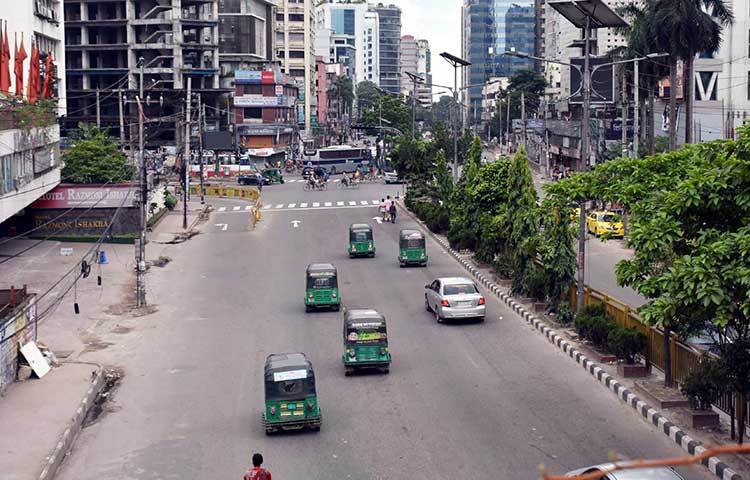 ফাঁকা রাস্তায় সিএনজির দাপট। ছবি : বিপ্লব দিক্ষিৎ