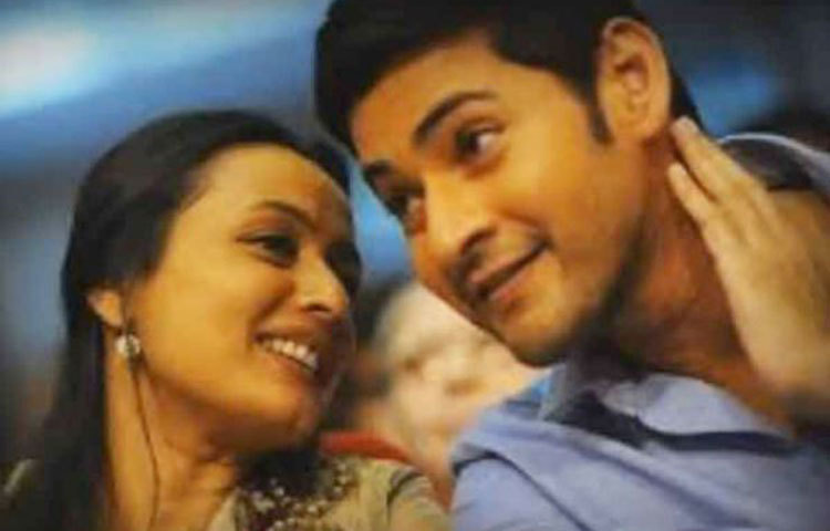 দক্ষিণী অভিনেতা মহেশ বাবুর সঙ্গে বিয়ের পর পরই বলিউড ছেড়ে সংসার সামলাতে ব্যস্ত হয়ে পড়েন নম্রতা শিরোদকার।