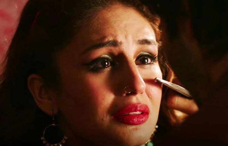 হুমা খুরেশি : ‘বদলাপুর’ ছবিতে যৌনকর্মীর ভূমিকায় অভিনয় করেন হুমা খুরেশি। ছবিতে অত্যন্ত গুরুত্বপূর্ণ ছিল হুমার চরিত্রটি।