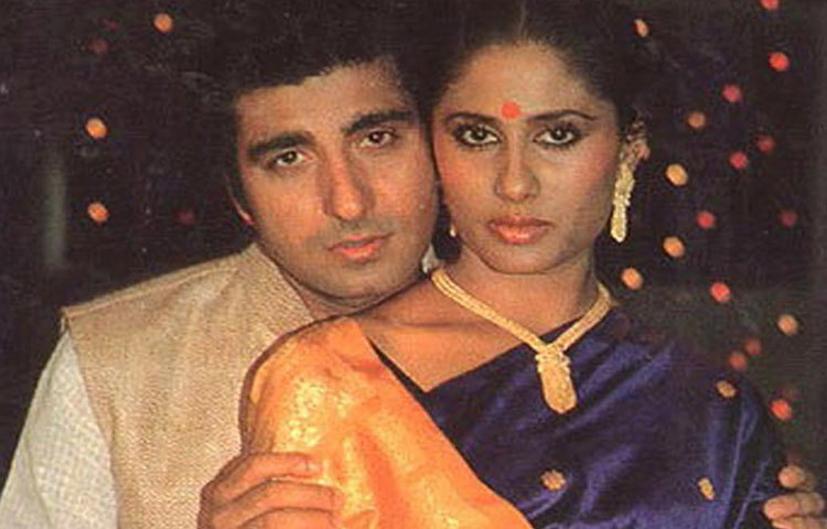 রাজ বব্বর : নাদিরা জাহিরের সঙ্গে বিয়ে হয়েছিল রাজের। রয়েছে জুহি ও আর্য নামে দুই সন্তানও। ভেঙে যায় সেই বিয়ে। রাজ বিয়ে করেন স্মিতা পাটিলকে। অভিনেতা প্রতীক বব্বর রাজ ও স্মিতার সন্তান।