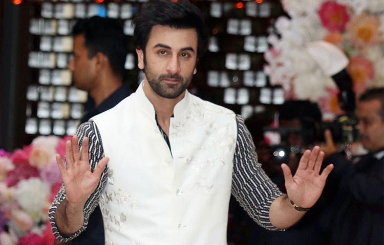 রণবীর সিংহ : সঞ্জয় দত্তর বায়োপিকে অভিনয় করার পরে মানসিক অবসাদগ্রস্ত হয়ে পড়েন রণবীর।