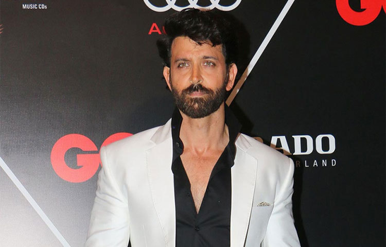 হৃতিক রোশন : ২০১৬ সালে এক সাক্ষাৎকারে তিনি নিজের অবসাদের কথা বলেন। সঙ্গে এমনও বলেন যে, পেটের সমস্যা, কিডনির সমস্যা নিয়ে মানুষ যেমন অবলীলায় কথা বলেন, মানসিক সমস্যা নিয়েও খোলামেলা আলোচনার প্রয়োজন রয়েছে।