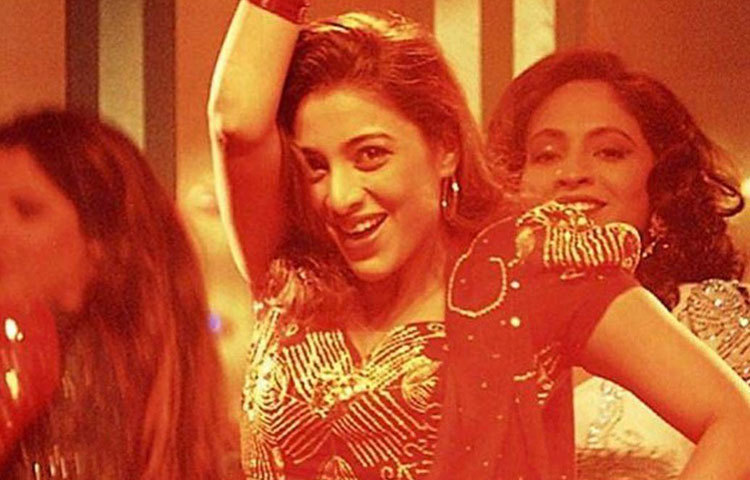 তব্বু : ‘চাঁদনি বার’ ছবিটি মুম্বাইয়ের অপরাধ জগতের উপর নির্মিত। ছবিতে মুমতাজ নামে এক যৌনকর্মীর চরিত্রে অভিনয়ের জন্য জাতীয় পুরস্কার পেয়েছিলেন তব্বু।