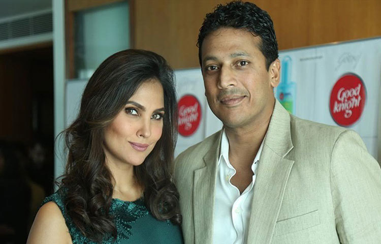 মহেশ ভূপতি : মহেশ ভূপতির সঙ্গে বিয়ের পর খুব ভালো আছেন লারা দত্ত। প্রায়ই নিজের স্বামী ও মেয়ের সঙ্গে ছবি পোস্ট করেন সোশ্যাল মিডিয়ায়। ২০০২ সালে শ্বেতার সঙ্গে বিয়ে হয়েছিল মহেশের। তা ভেঙে যাওয়ার পর লারার সঙ্গে ঘর বাঁধেন ভূপতি।