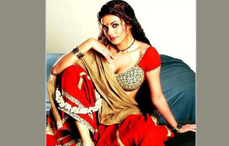 সুস্মিতা সেন : চিঙ্গারি ছবিতে যৌনকর্মীর ভূমিকায় অভিনয় করেন সুস্মিতা। ছবিটি একেবারেই সাড়া ফেলেনি বাণিজ্যিকভাবে। তবে প্রশংসিত হয় সুস্মিতা অভিনীত ‘বাসন্তী’।