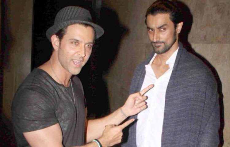 হৃত্বিক রোশন ও কুণাল কাপুর : ছোট্টবেলার প্রিয় বন্ধু। রাত তিনটের সময়ও হৃত্বিক যদি ডাকেন, তা হলে ছুটে আসবেন কুণাল। কুণালের বিয়েতেও অন্যতম কর্তা ছিলেন ‘গুজারিশ’ নায়ক।