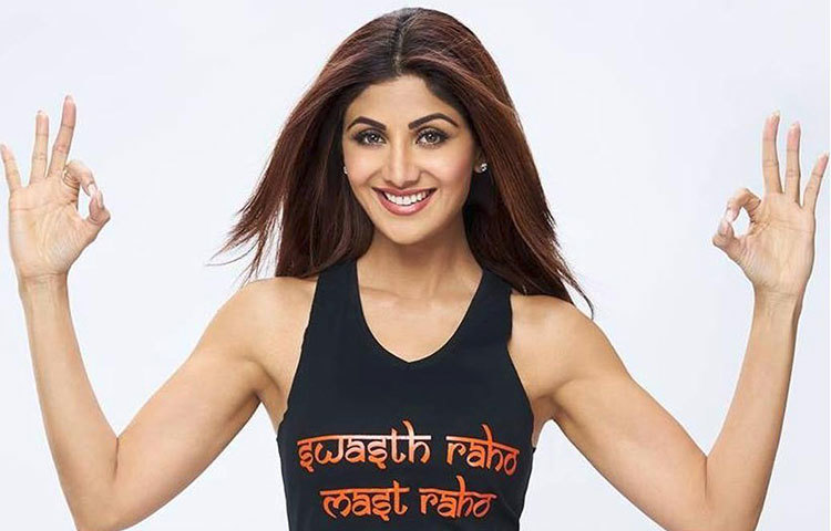 শিল্পা শেটি : শিল্পার ফিটনেস প্রীতির কথা কারও অজানা নয়। নিয়ম মেনে শরীরচর্চা এবং ডায়েট করেন নায়িকা। সকালের নাস্তায় শিল্পার পছন্দ, প্রোটিন শেক এবং আটটি কিসমিস।