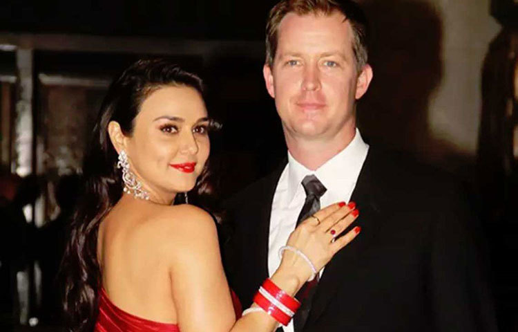 চুপি চুপিই লস অ্যাঞ্জেলসে জেনে গুডএনাফের সঙ্গে বিয়ে সেরেছিলেন প্রীতি জিনতা। বিয়েতে নিমন্ত্রিত ছিলেন হাতেগোনা কয়েকজন নিকটাত্মীয়। জেনে গুডএনাফ একজন আমেরিকার ইনভেস্টমেন্ট ব্যাঙ্কার।