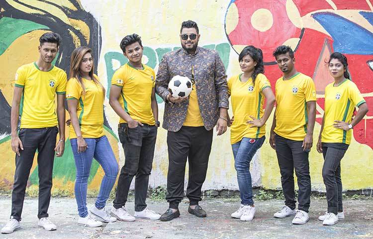 মিউজিক ভিডিও নির্মাণ করেছেন চলচ্চিত্র নির্মাতা সৈকত নাসির।